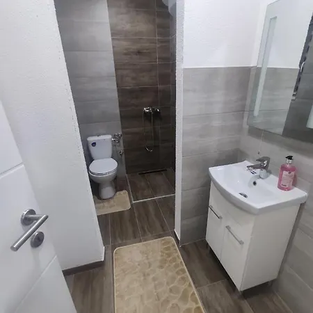Neer Apartment *